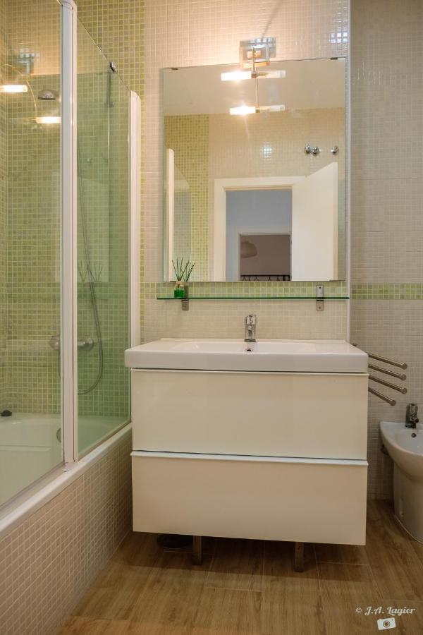 Pelicano Seville Apartments Exterior photo